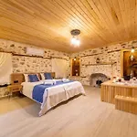 Nostalji Kalkan Bezirgan'da Havuzlu Bezirgan
