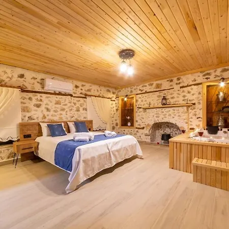 Nostalji Kalkan Bezirgan'da Havuzlu Bezirgan