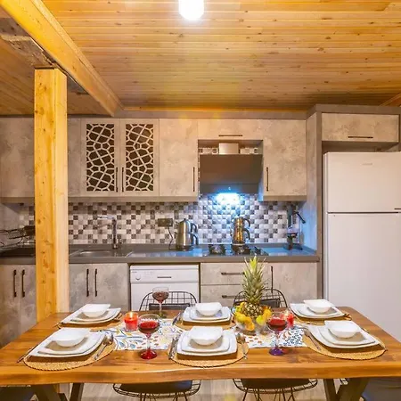 Nostalji Kalkan Bezirgan'da Havuzlu