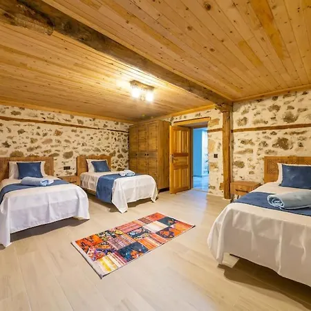Villa Nostalji Kalkan Bezirgan'da Havuzlu Bezirgan