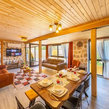 Nostalji Kalkan Bezirgan'da Havuzlu Villa Bezirgan