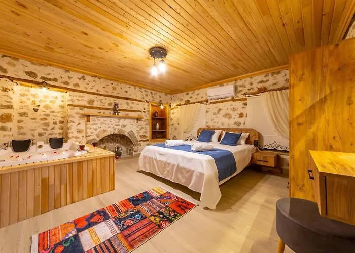 Nostalji Kalkan Bezirgan'da Havuzlu * Bezirgan