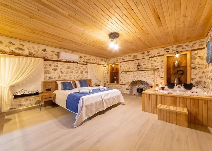 Nostalji Kalkan Bezirgan'da Havuzlu Bezirgan
