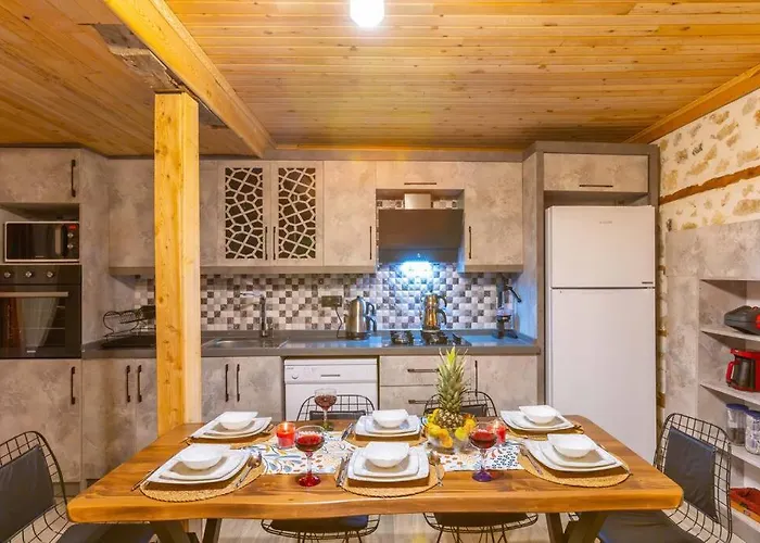 Nostalji Kalkan Bezirgan'da Havuzlu