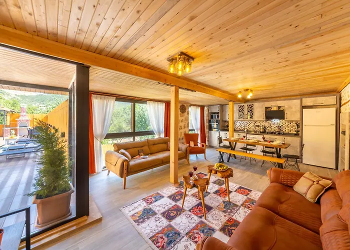 Nostalji Kalkan Bezirgan'da Havuzlu Villa *