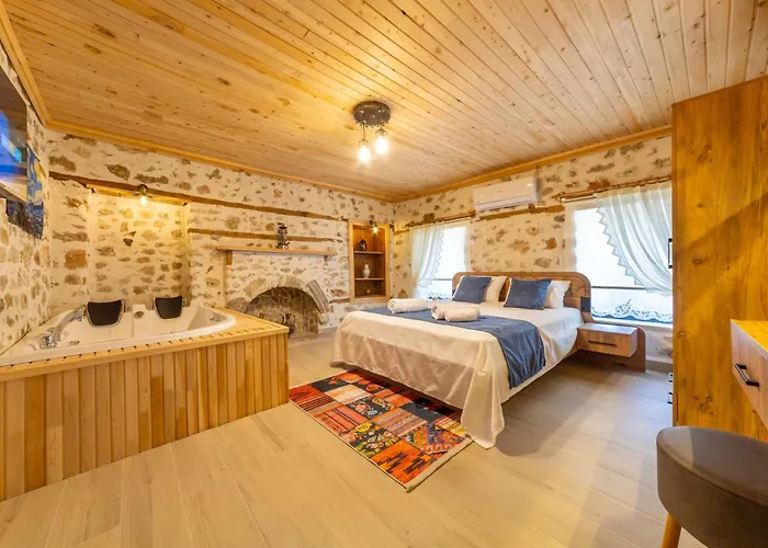Nostalji Kalkan Bezirgan'da Havuzlu Bezirgan