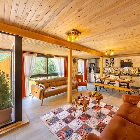 Nostalji Kalkan Bezirgan'da Havuzlu Villa *