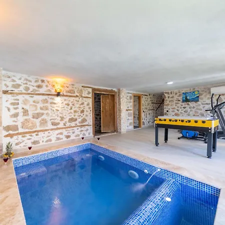 Nostalji Kalkan Bezirgan'da Havuzlu Villa Bezirgan